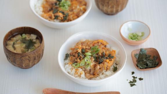 Hackney Gazette: A recipe for Oyaku Donburi donated by Atsuko Ikeda who runs “Atsuko’s Kitchen” on Columbia Road. Hackney Gazette: A recipe for Oyaku Donburi donated by Atsuko Ikeda who runs “Atsuko’s Kitchen” on Columbia Road.