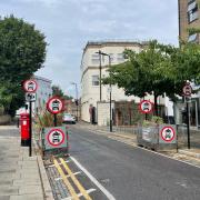 'No traffic' signs on Mount Pleasant Lane where it meets Springfield Gardens