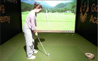 Gazette reporter Juliette Fevre tees off before analysing her posture - and her hair - on the analysis.